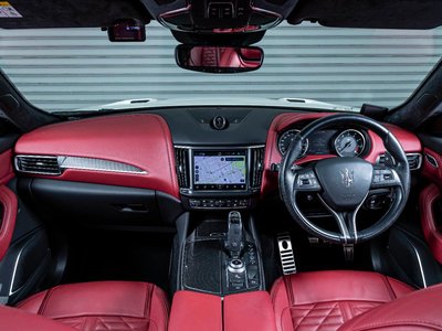 2021 Maserati LEVANTE photo 4