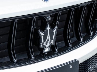 2021 Maserati LEVANTE photo 8