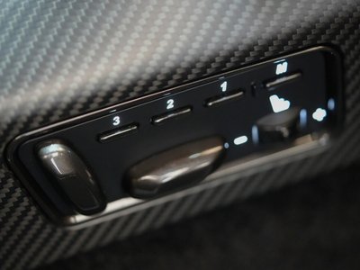 2019 Aston Martin RAPIDE thumbnail 26
