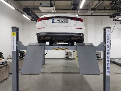 MERCEDES-BENZ E-CLASS - 3