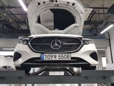 MERCEDES-BENZ E-CLASS - 1