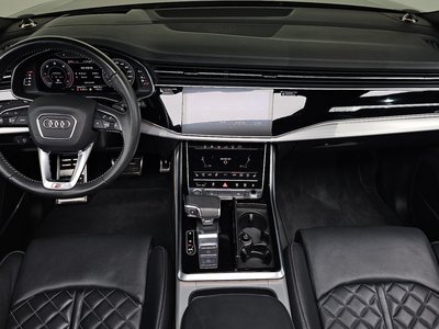 AUDI Q8 - 5