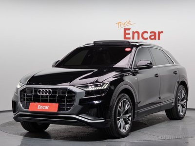 AUDI Q8 - 1