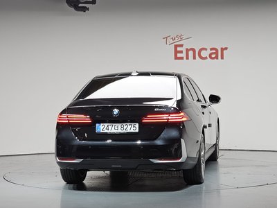 BMW 5 SERIES - 4