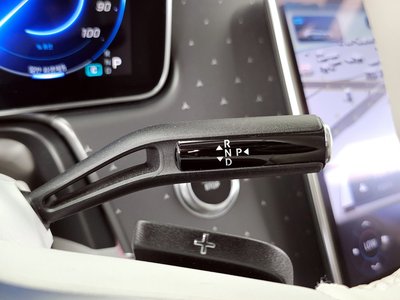 MERCEDES-BENZ EQE - 9