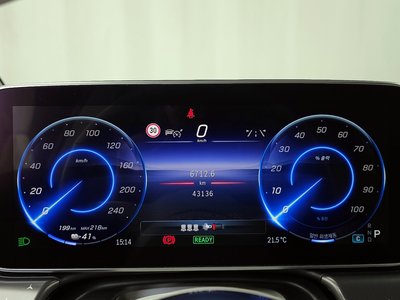 MERCEDES-BENZ EQE - 8