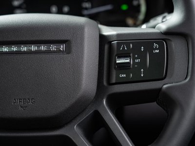 LAND ROVER DEFENDER - 7