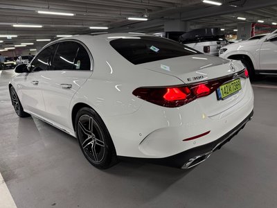 MERCEDES-BENZ E-CLASS - 3