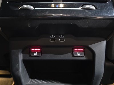 2025 BMW 5 SERIES — миниатюра 25