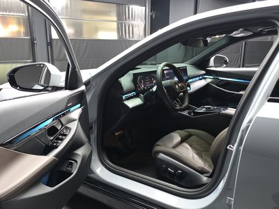 2025 BMW 5 SERIES — миниатюра 13