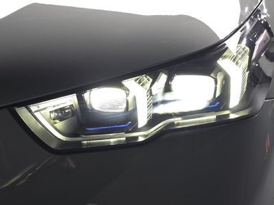 2025 BMW 5 SERIES — фото 9