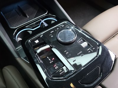 2025 BMW 5 SERIES — миниатюра 12
