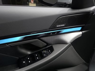 2025 BMW 5 SERIES — миниатюра 30