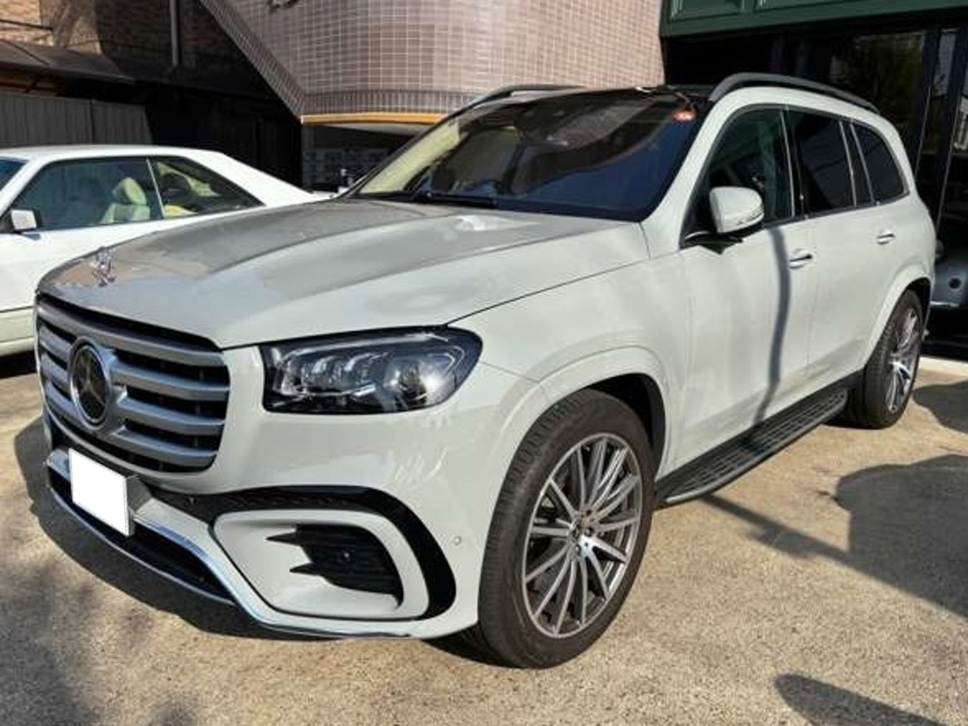 MERCEDES-BENZ GLS - View 1