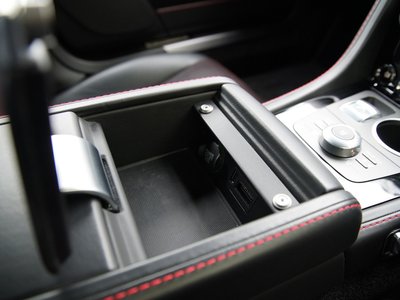 2013 Aston Martin RAPIDE 缩略图 26