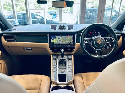 PORSCHE MACAN - 2