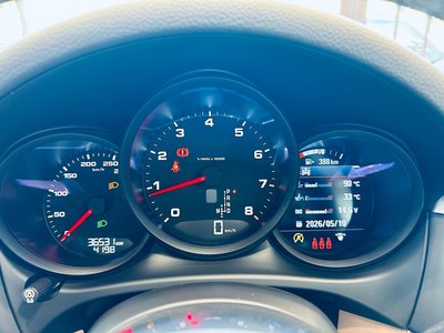 PORSCHE MACAN - 3