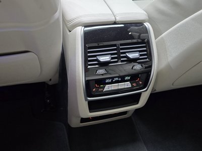 2025 BMW X7 — миниатюра 19
