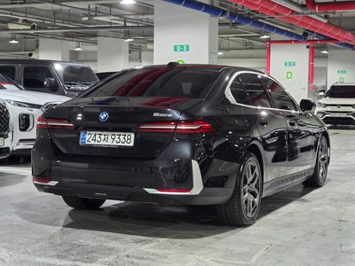 2025 BMW 5 SERIES photo 3
