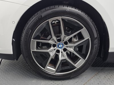 BMW I5 - 6
