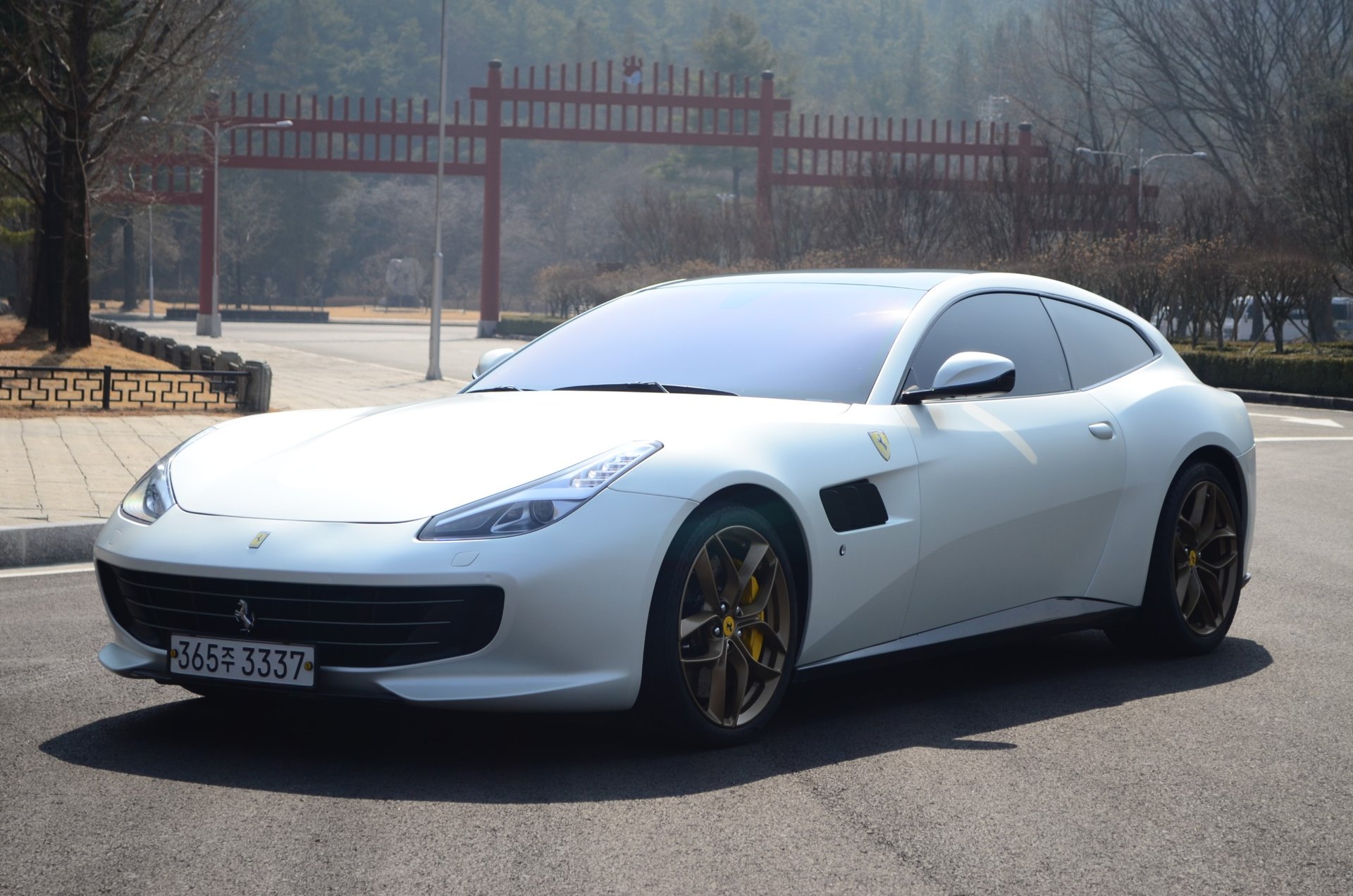 FERRARI GTC4 LUSSO - View 1