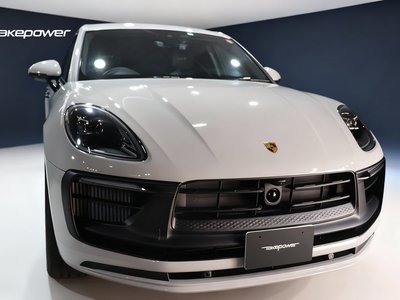 PORSCHE MACAN - 8