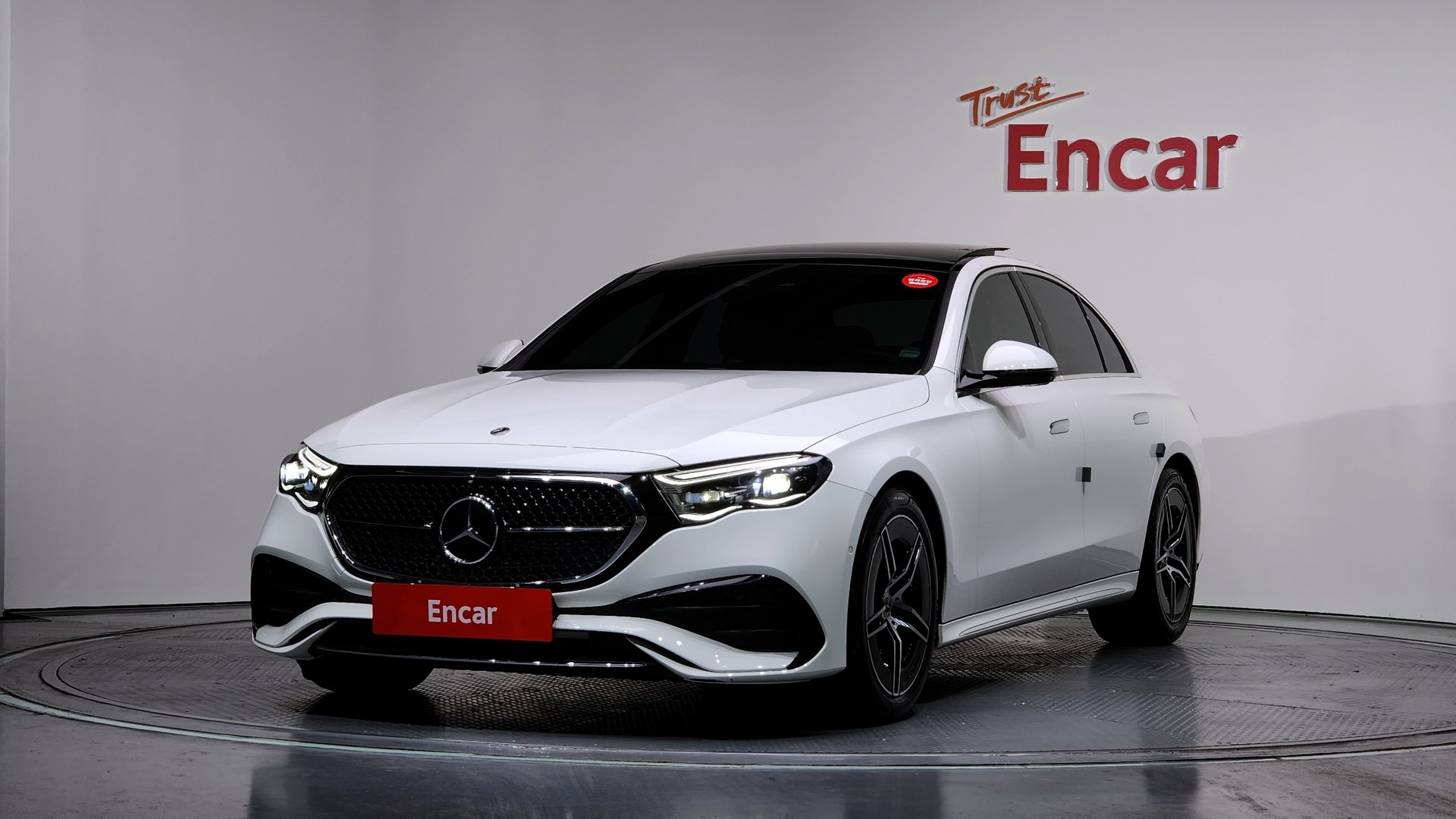 MERCEDES-BENZ E-CLASS - View 1