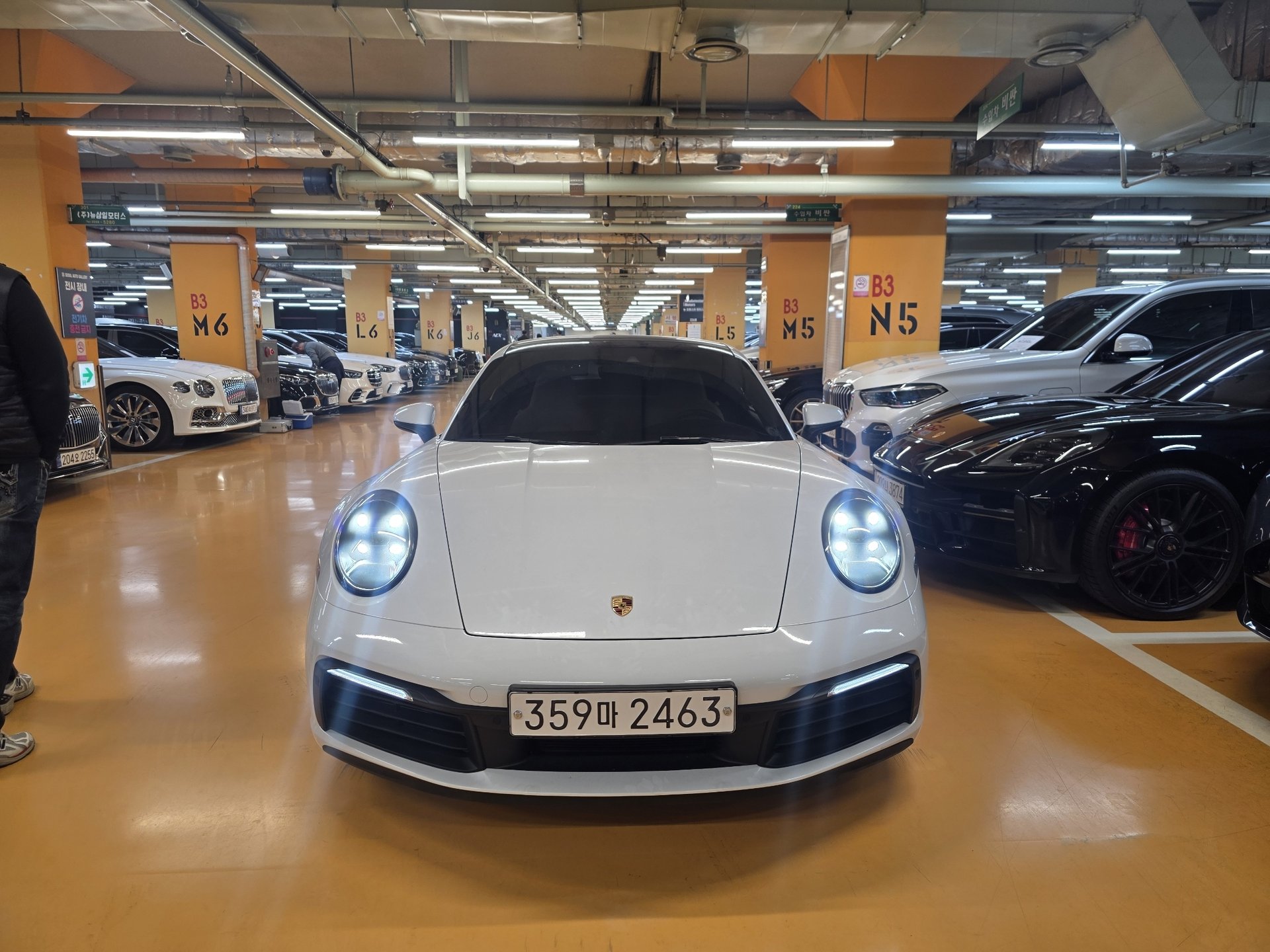 PORSCHE 911 - View 1