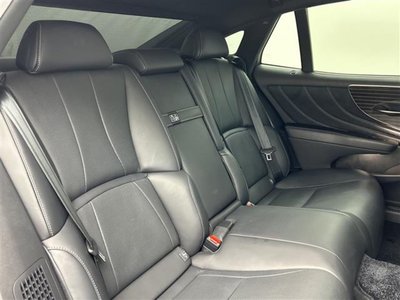 2017 Lexus LS — миниатюра 21