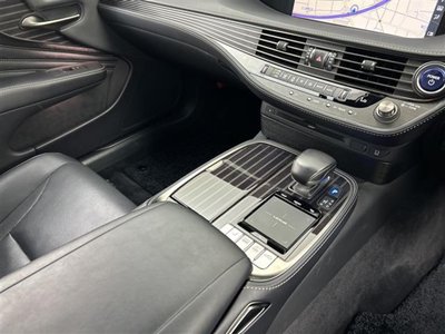 2017 Lexus LS — миниатюра 35