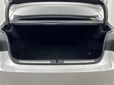 2017 Lexus LS — миниатюра 22