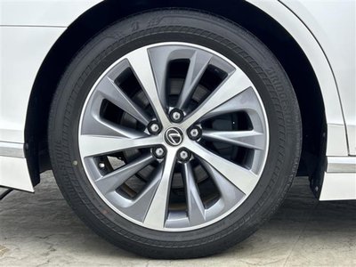 2017 Lexus LS — миниатюра 44