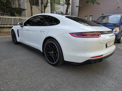 2018 Porsche PANAMERA 照片 3