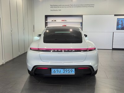 PORSCHE TAYCAN - 3
