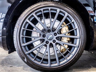 ASTON MARTIN DBX - 10