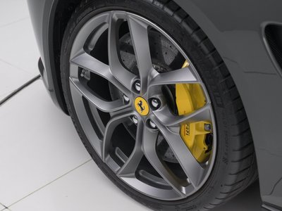 2019 Ferrari GTC4 LUSSO thumbnail 17