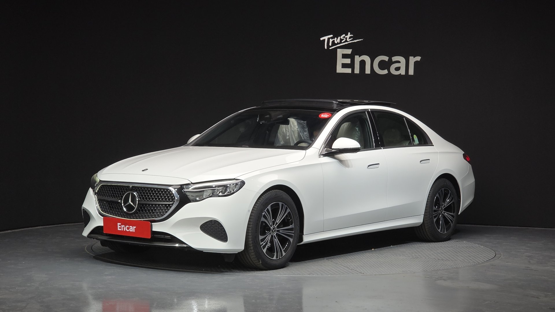 MERCEDES-BENZ E-CLASS - View 1