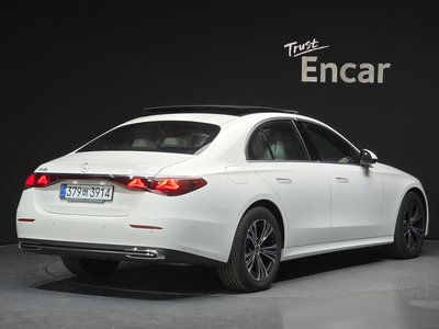 MERCEDES-BENZ E-CLASS - 4