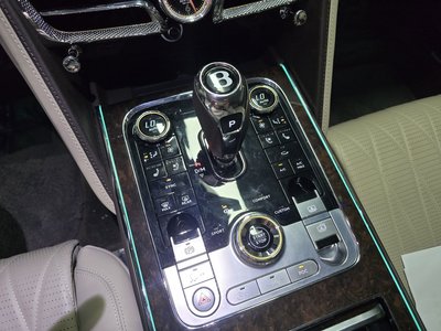 صورة 9 لـ 2022 Bentley FLYING SPUR