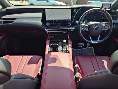 صورة 9 لـ 2023 Lexus RX