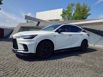 صورة 2 لـ 2023 Lexus RX