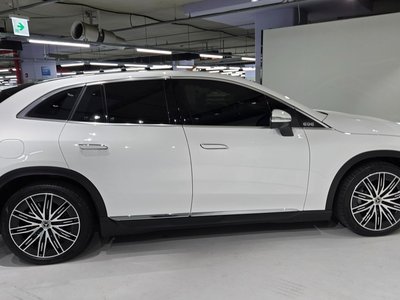 MERCEDES-BENZ EQE - 8