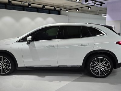 MERCEDES-BENZ EQE - 2