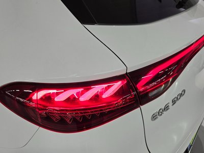 MERCEDES-BENZ EQE - 4