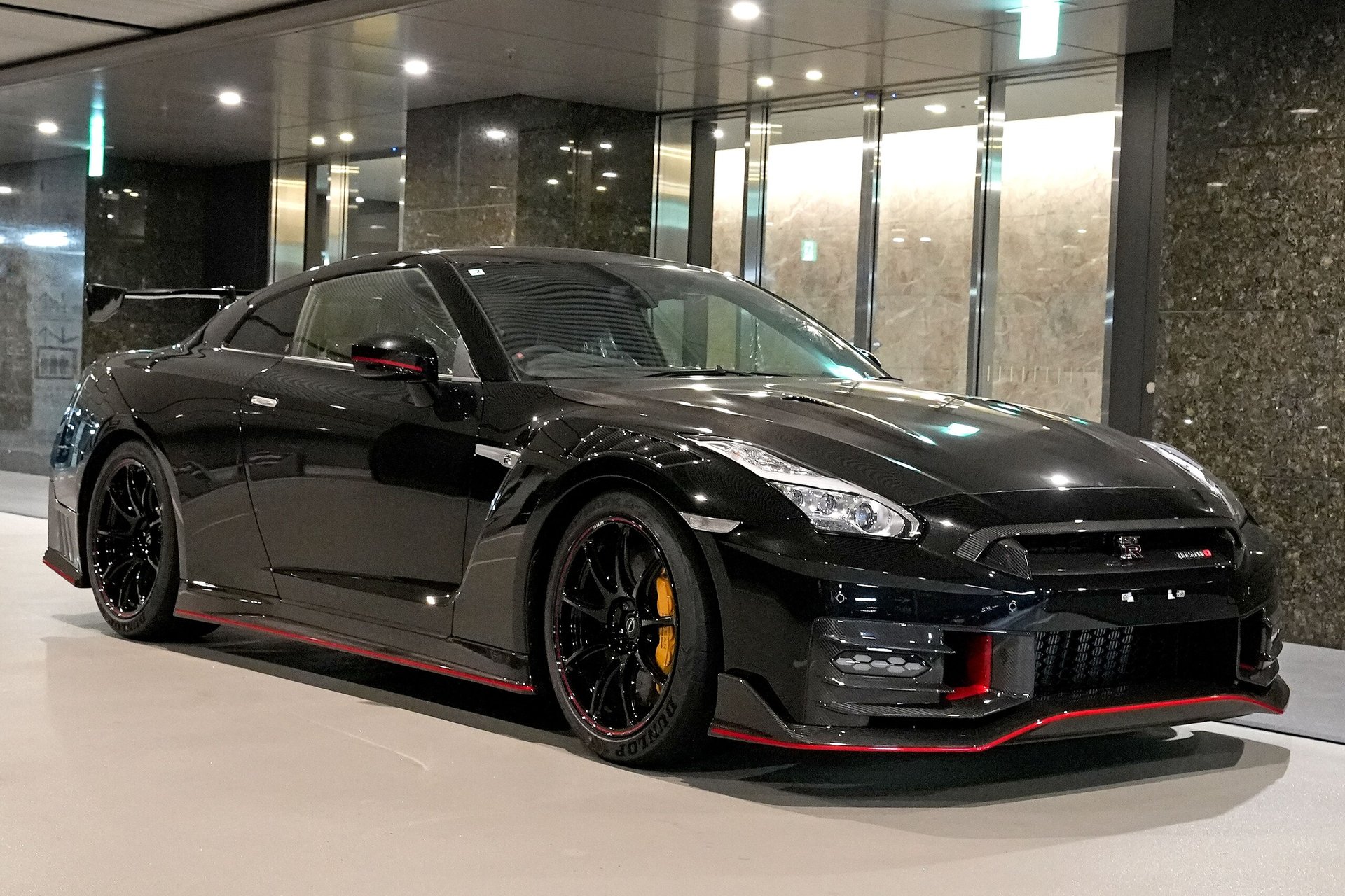 NISSAN GT-R - View 1