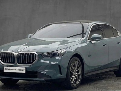 BMW 5 SERIES - 1