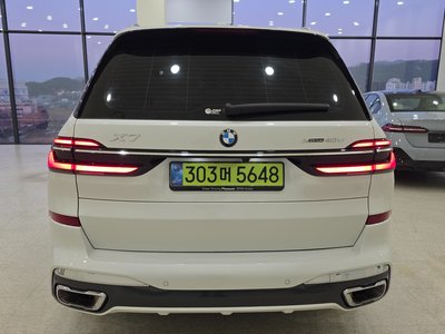 BMW X7 - 7