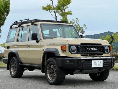 TOYOTA LAND CRUISER 70 - 7
