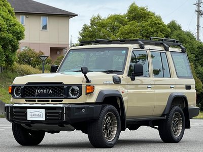 TOYOTA LAND CRUISER 70 - 1