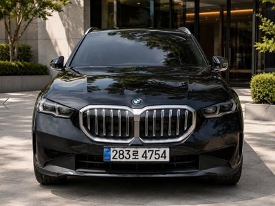 2025 BMW 5 SERIES — фото 1